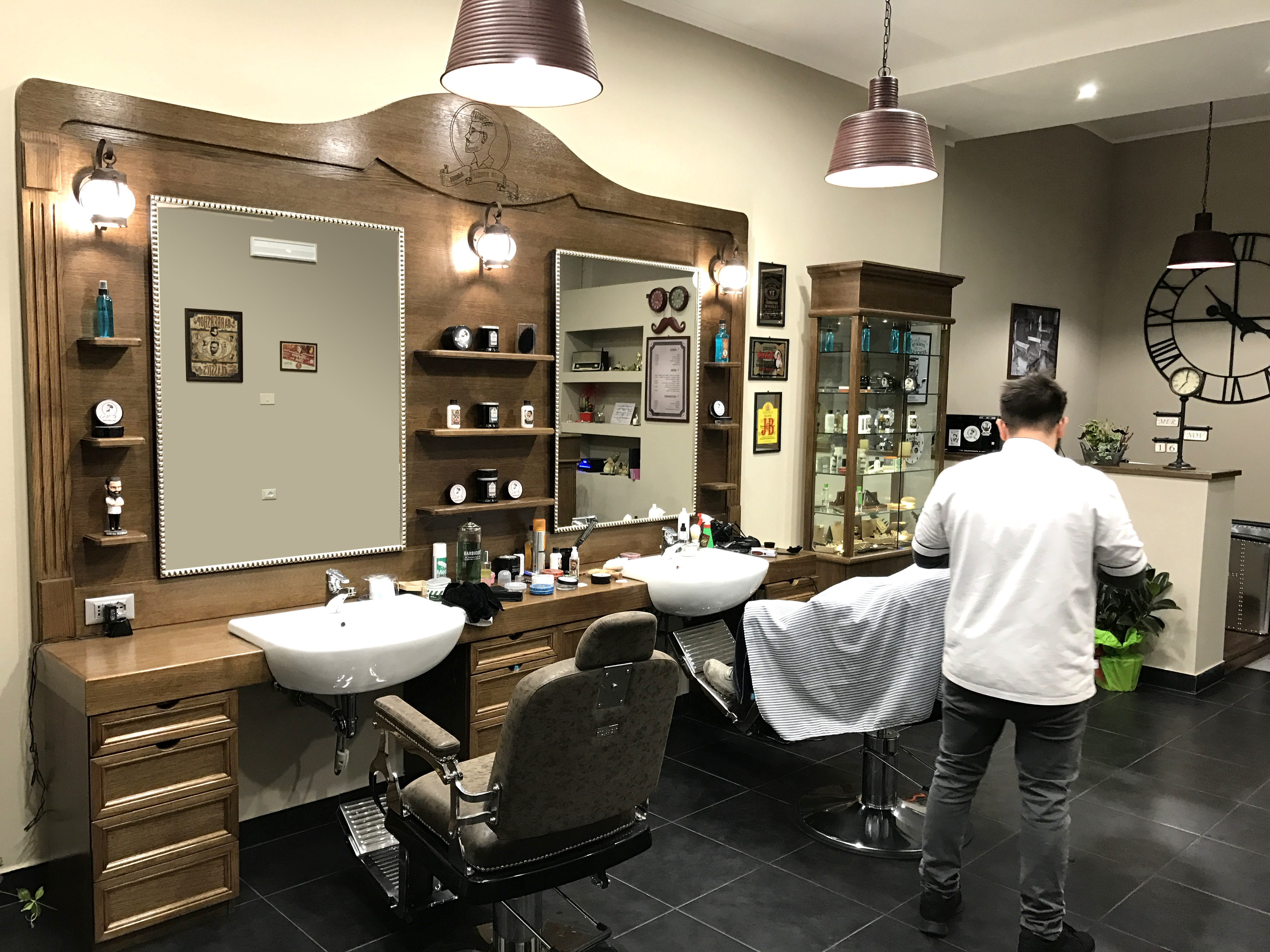 arredare un Barber Shop | illuminazione arredamento di un barber shop